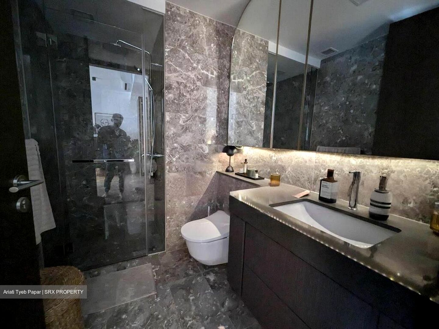 Avenue South Residence (D3), Apartment #569792881
